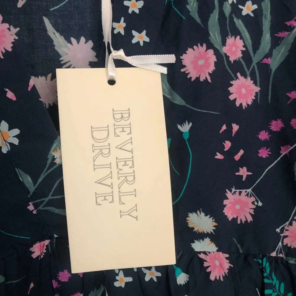 New w Tag: Beverly Drive Cotton Lawn Mini Day Gown with Pockets. Size Small
